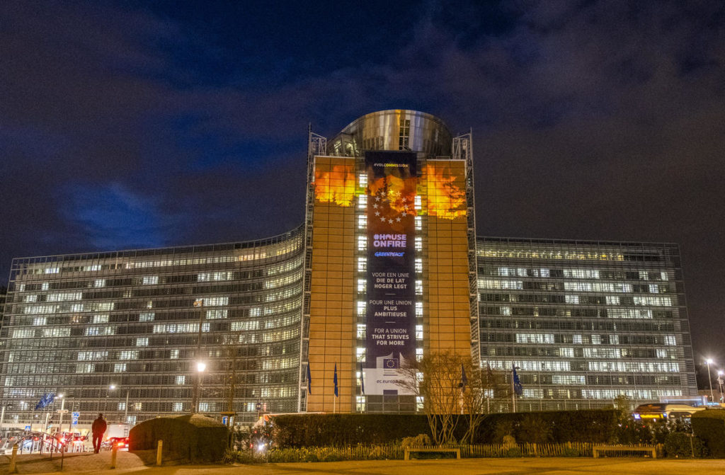 Clima, legge UE, Greenpeace: "una legge che ci fa perdere dieci anni"