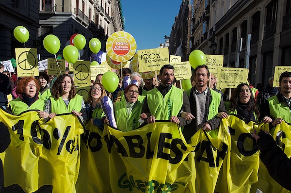 Re:Common e Greenpeace: stop finanziamenti sui combustibili fossili