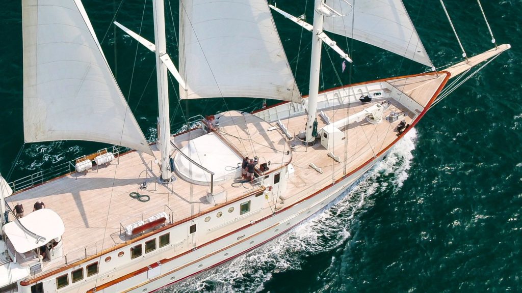 Lo yacht a vela LORETTA,  un classico senza tempo costruito nell'Egeo