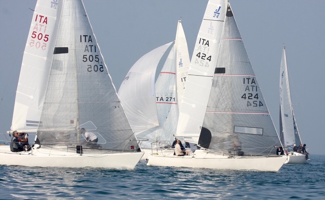 Grande successo per il II Trofeo classeJ24dacasa: la vittoria a Camillo di Fraia