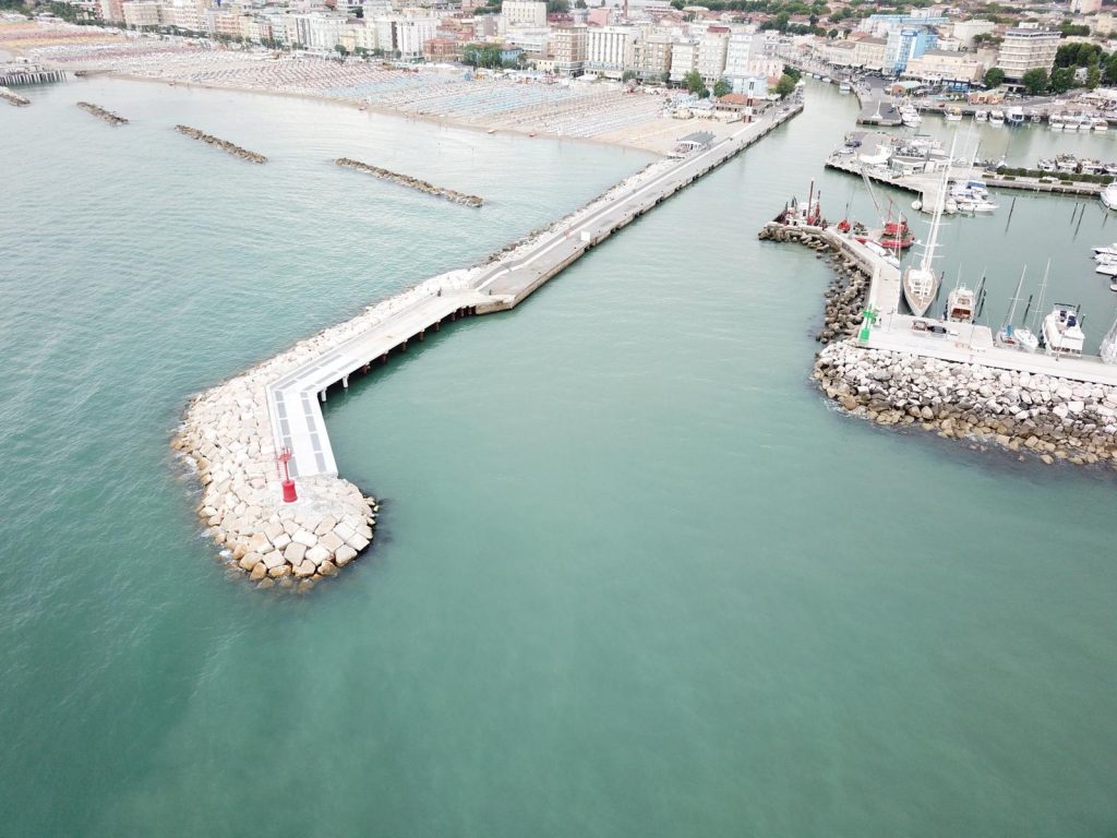 Due Fari al Led nel Porto di Cattolica