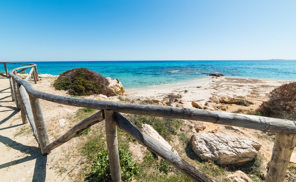 Hotel sul mare a Castiadas e Piscinas: scoppia la polemica