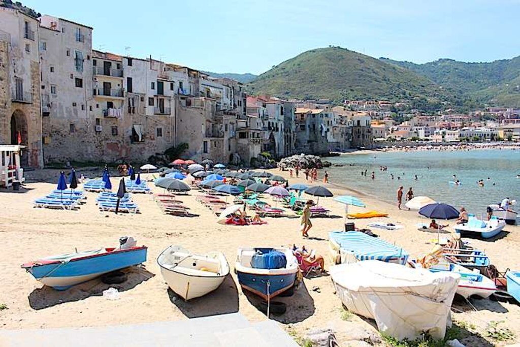 Anche Palermo fa dietro front: chiusi parchi e spiagge