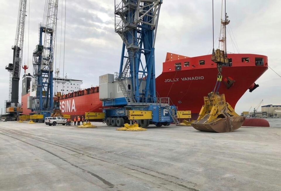 Portacontainer Jolly Vanadio, è record a Ravenna per la nave da 240mt