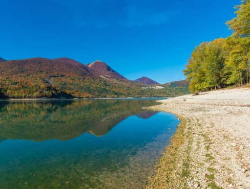 I dieci laghi più belli d'Italia, per una vacanza alternativa