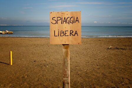 Legambiente Campania contro ordinanze: “giù le mani dalle spiagge libere”