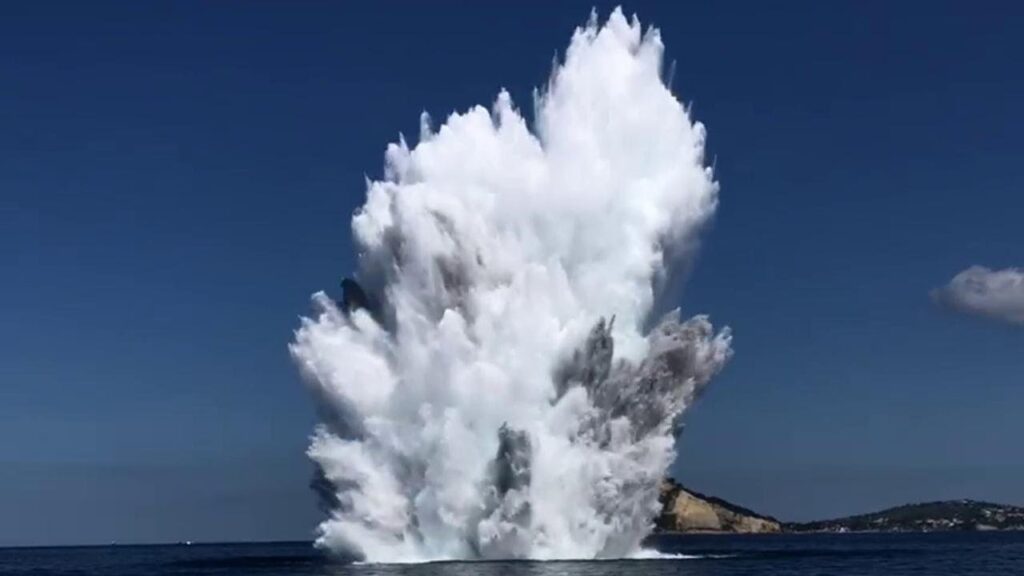 Palombari della Marina Militare in azione per la sicurezza in mare