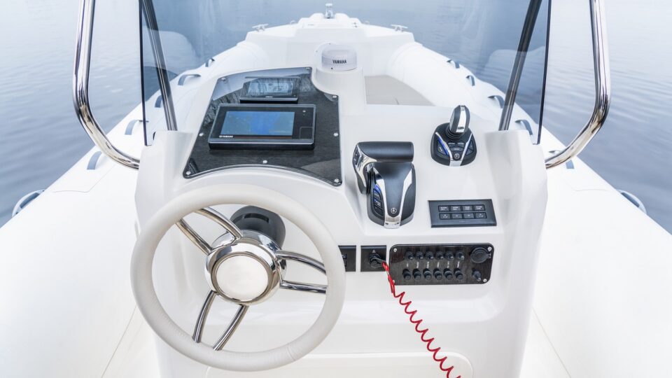 Yamaha festeggia 65 anni e lancia il nuovo motore Helm Master EX