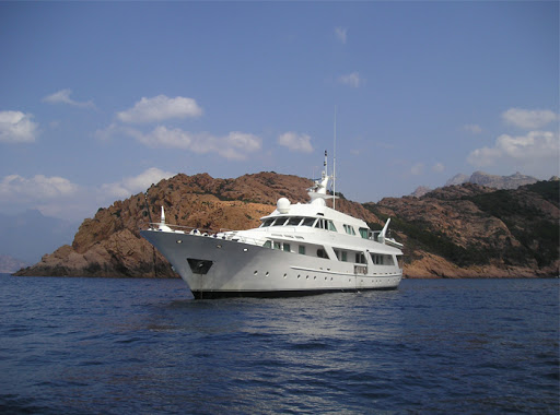 Ostia, ritorna a navigare Deneb Star, lo Yacht Benetti che fu di David Bowie