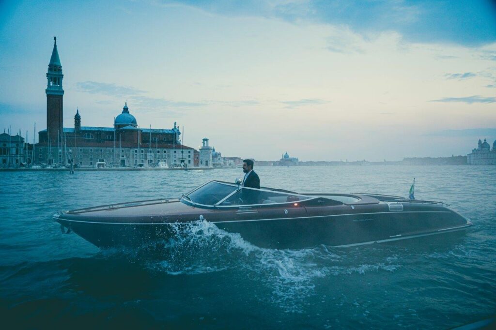 Riva in the movie, in Piazza San Marco con Pierfrancesco Favino