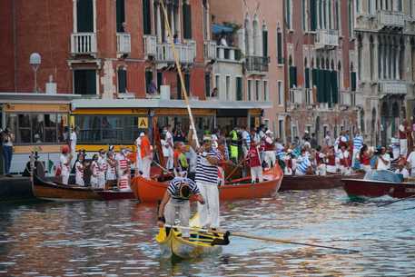  Il gondolino "Canarin" vince l'edizione 2020 della regata storica di Venezia