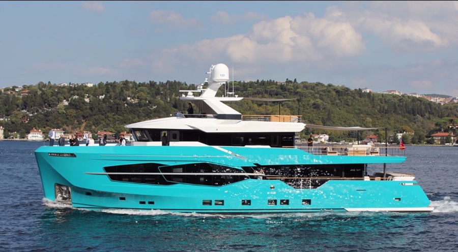 Numarine 32XP, nuovo yacht con interni progettati in esclusiva da Hot Lab