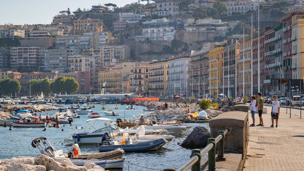 Napoli, nel weekend il lungomare e le piazze principali a numero chiuso