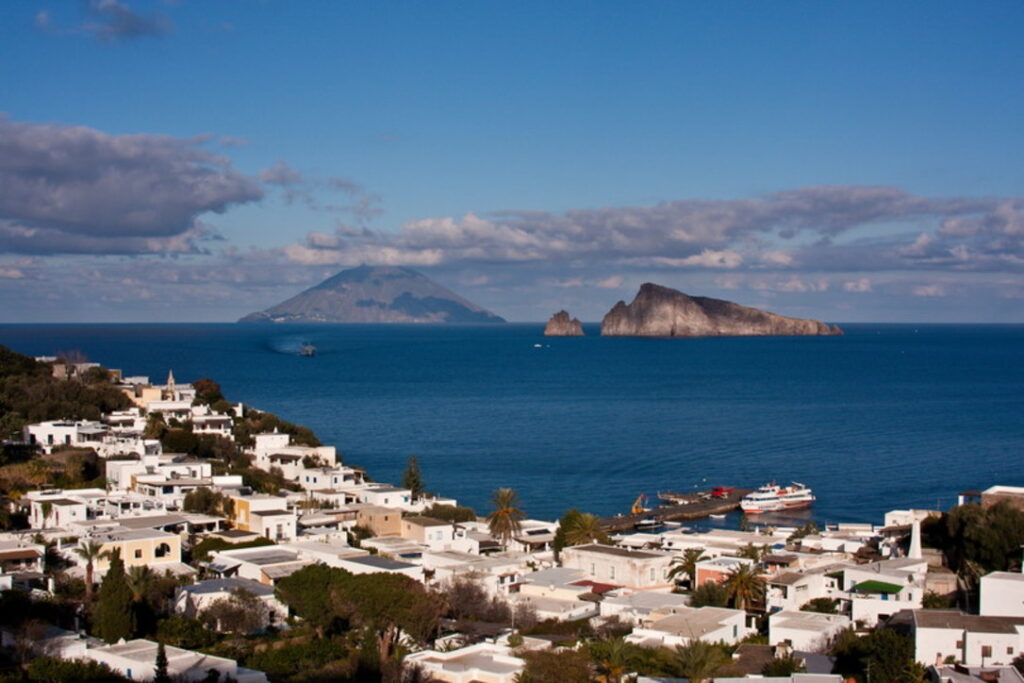 Isole Eolie Covid free, cinque isole su sette sono “rifugi sicuri”