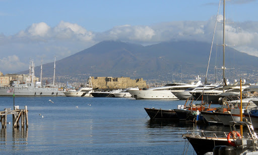 NAVIGARE NAPOLI