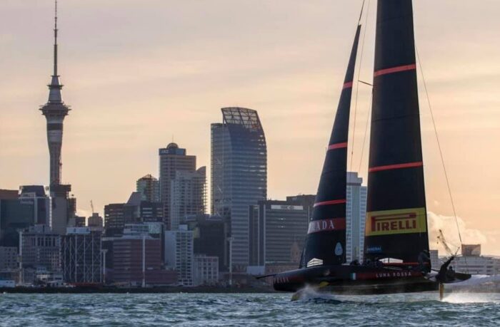 America's Cup posticipate finali