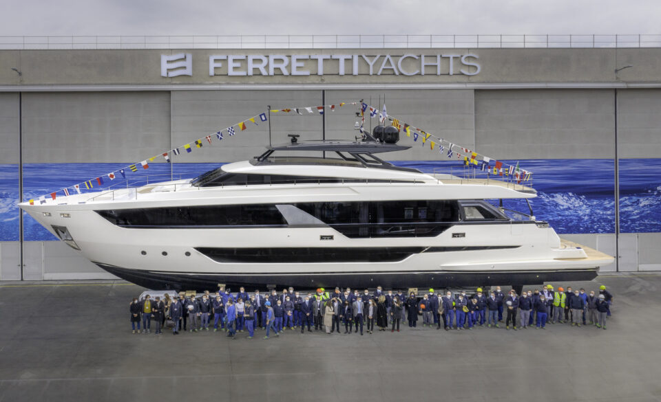 Ferretti Yachts 1000