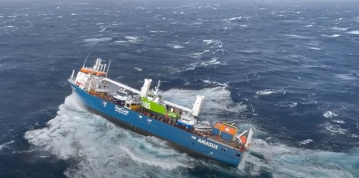 il video del salvataggio della nave olandese alla deriva